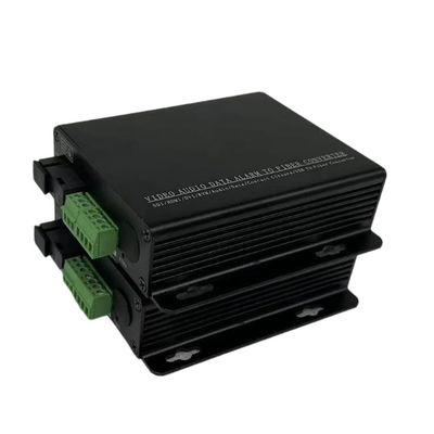 Audio análogo de 4CH XLR sobre fibra con los terminales estándar verdes