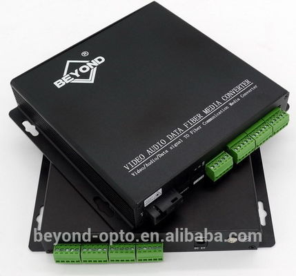 La producción Live Streaming And Camera Accessories de la TV 8 BIDI entra en contacto con el cierre al convertidor óptico de la fibra
